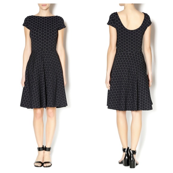 Leota Dresses & Skirts - Leota 'Circle' Jacquard Woven Jersey Black Dress